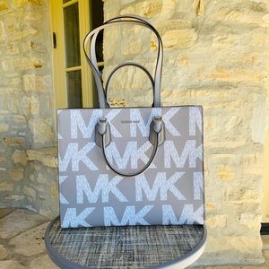 NWT Michael Kors Everly signature tote satchel
